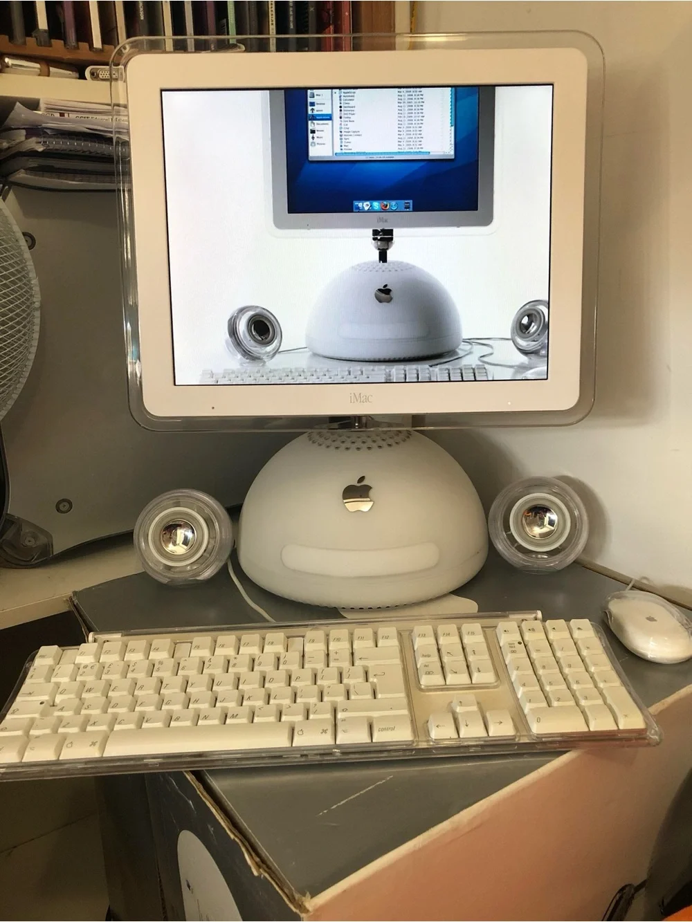 Apple Vintage 2004 clear apple pro speakers for iMac Harmon Karson